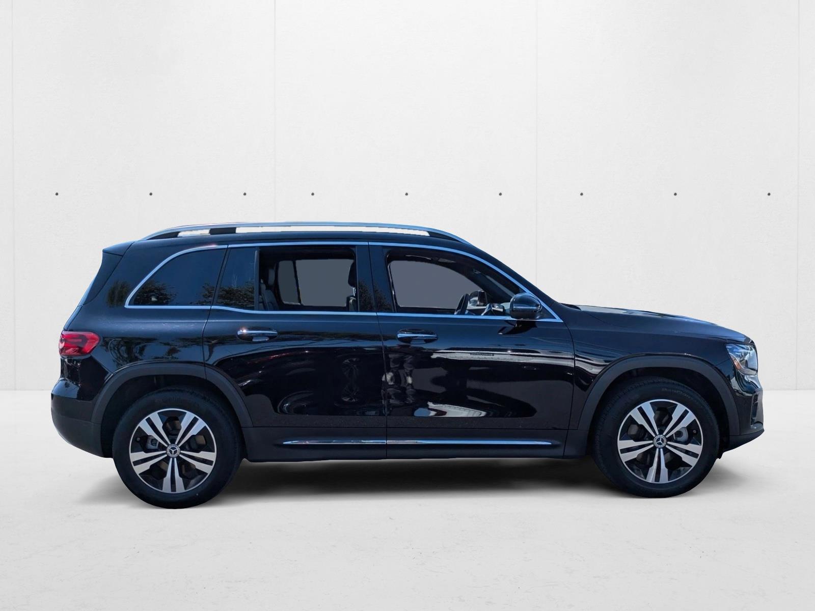 2025 Mercedes Benz GLB 250 4MATIC photo 4