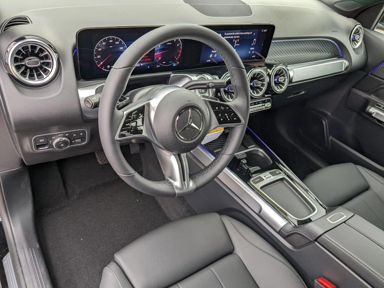 2025 Mercedes Benz GLB 250 photo 3