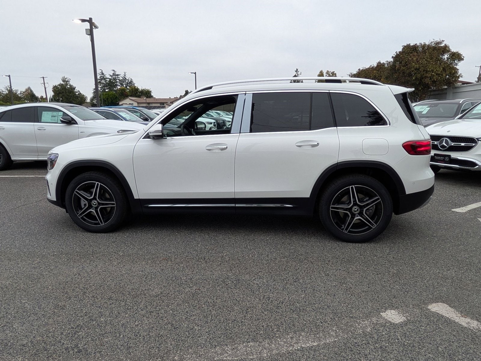 2026 Mercedes-Benz GLB 4MATIC photo 5