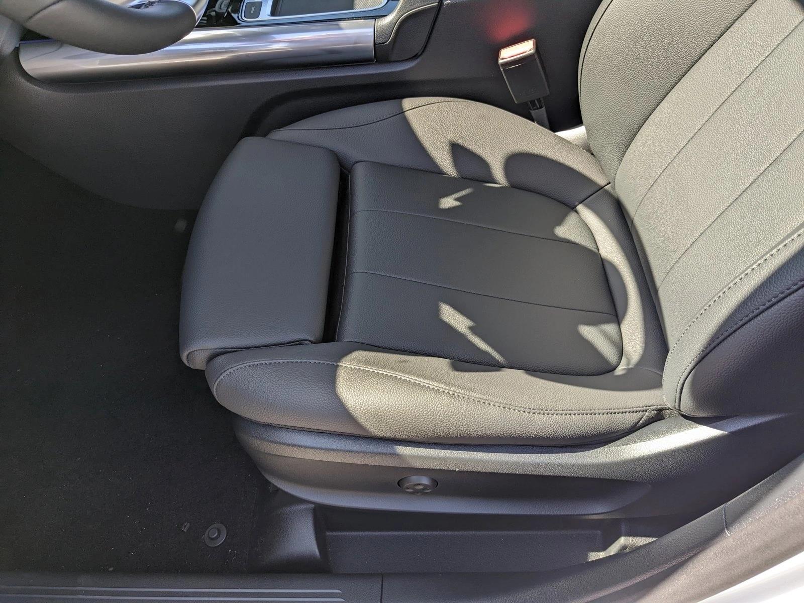 2025 Mercedes Benz GLA 250 4MATIC photo 3