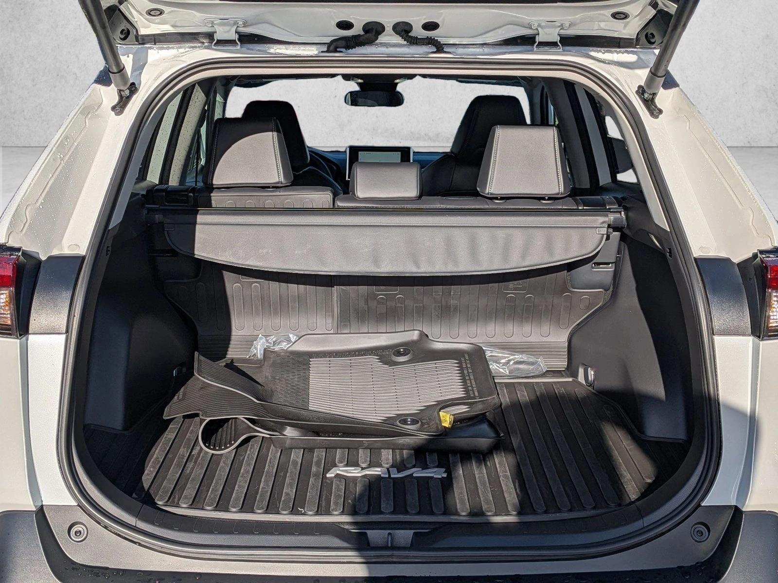 2025 Toyota RAV4 XLE Premium photo 5