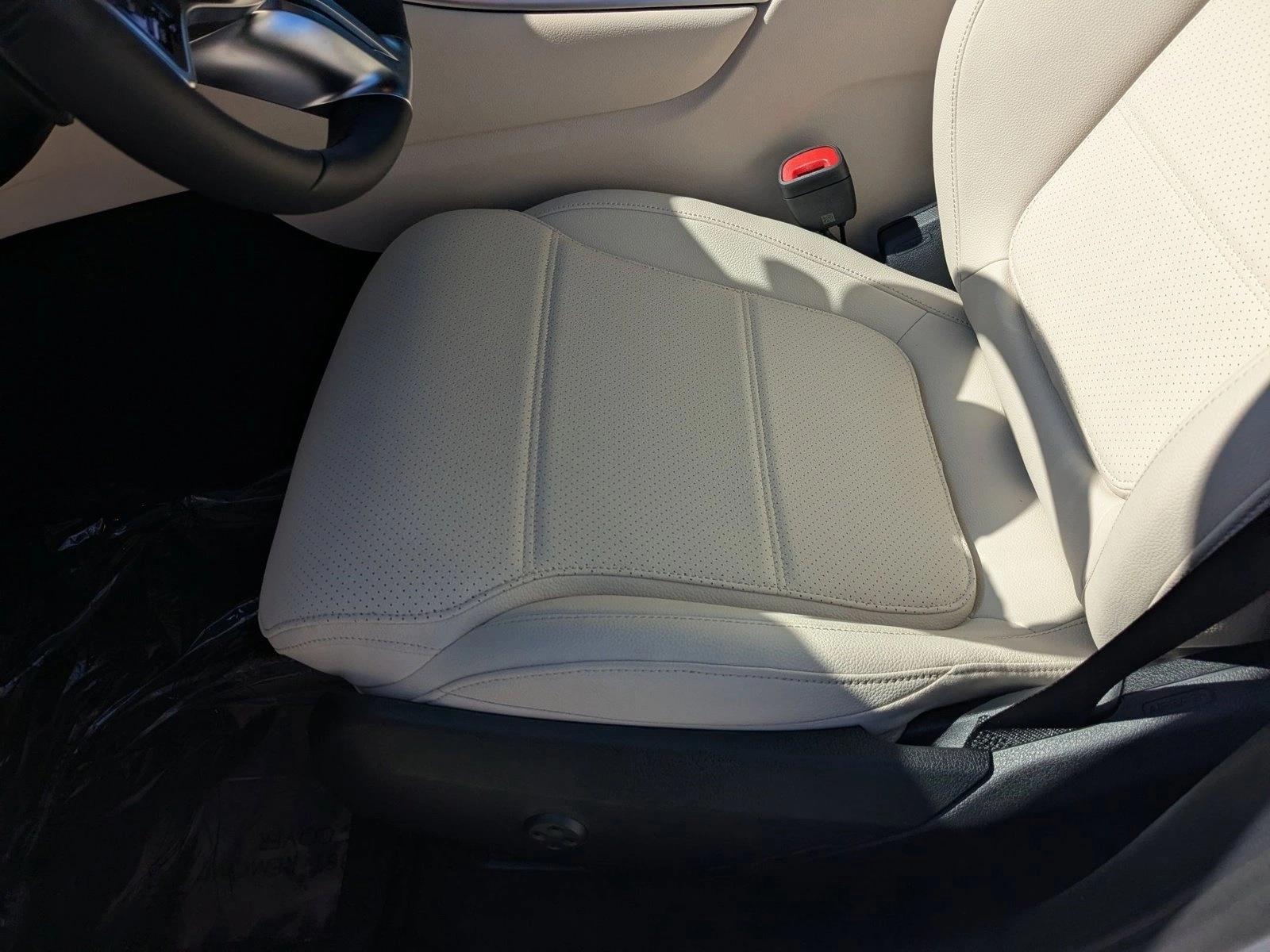 2025 Mercedes Benz GLC 300 4MATIC photo 4
