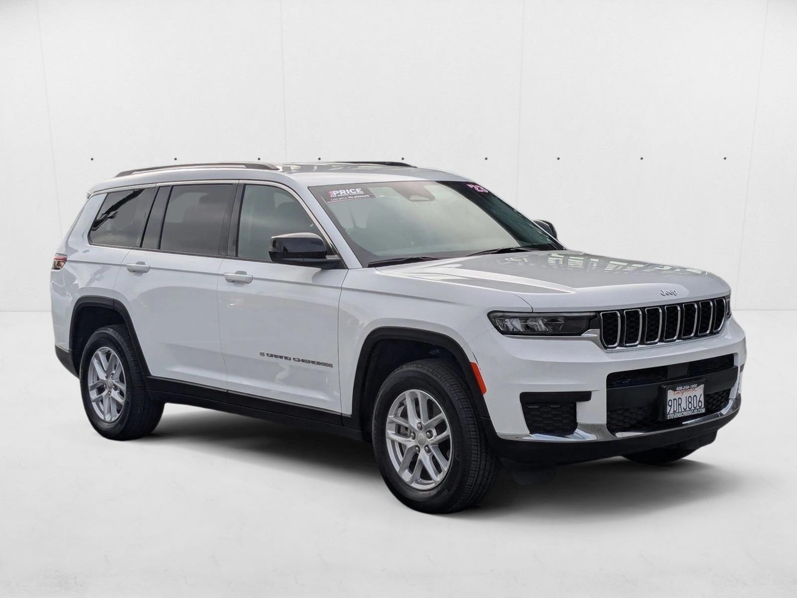 2023 Jeep Grand Cherokee Laredo photo 3