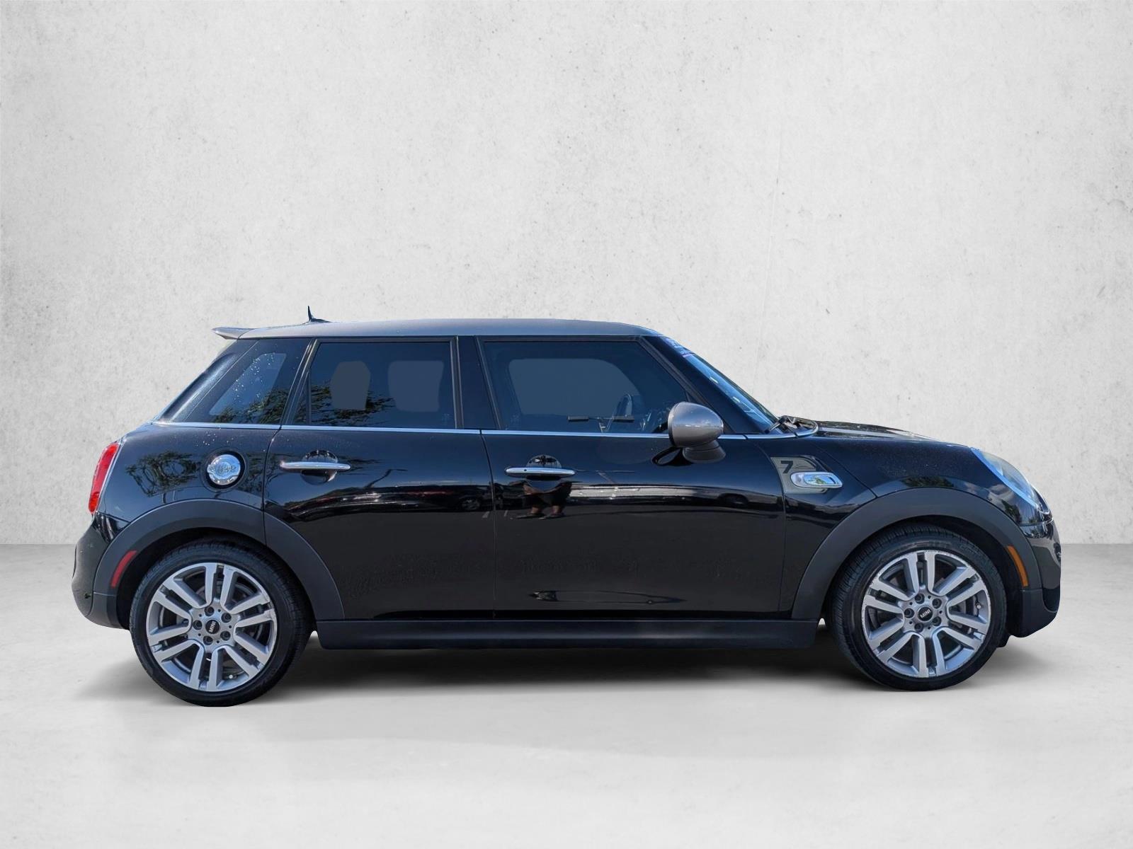 2017 MINI Hardtop 4 Door Cooper S photo 4