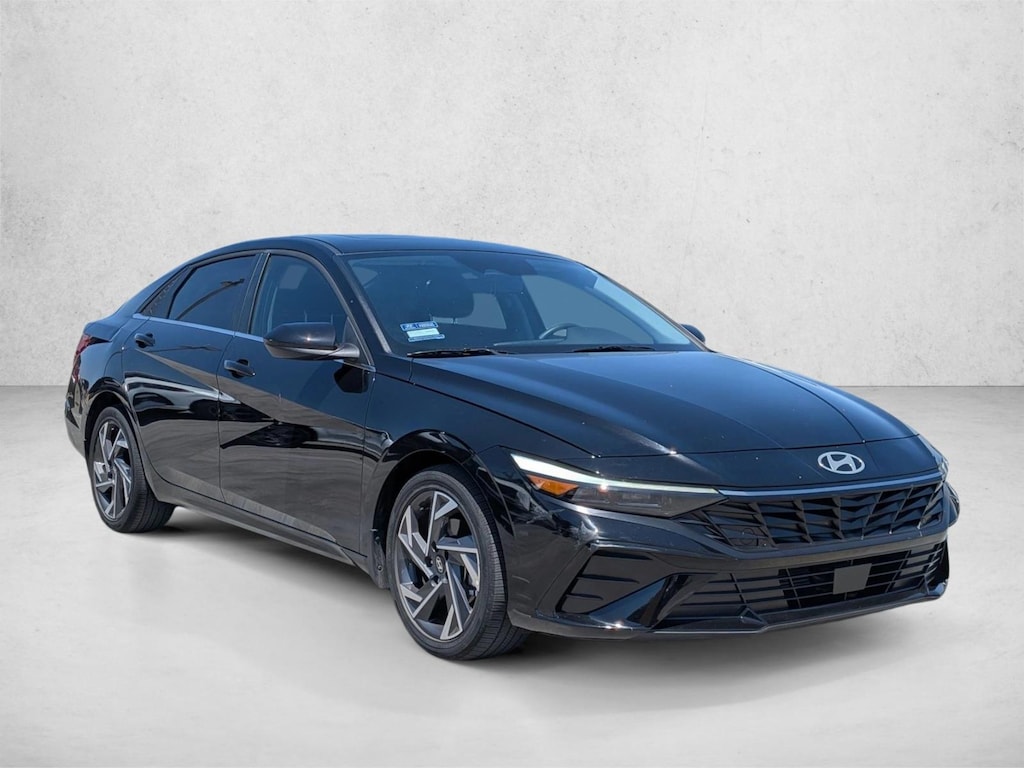 Used 2025 Hyundai Elantra SEL Convenience Sedan