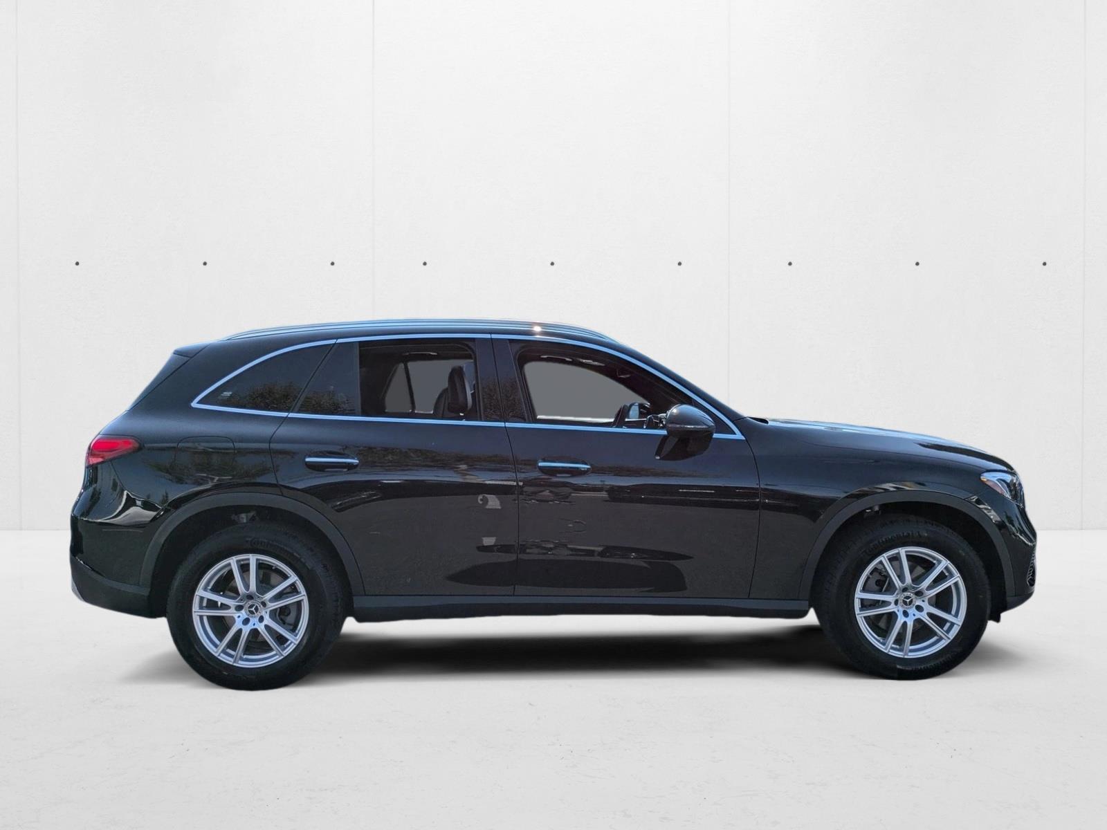 2025 Mercedes Benz GLC 300 4MATIC photo 2