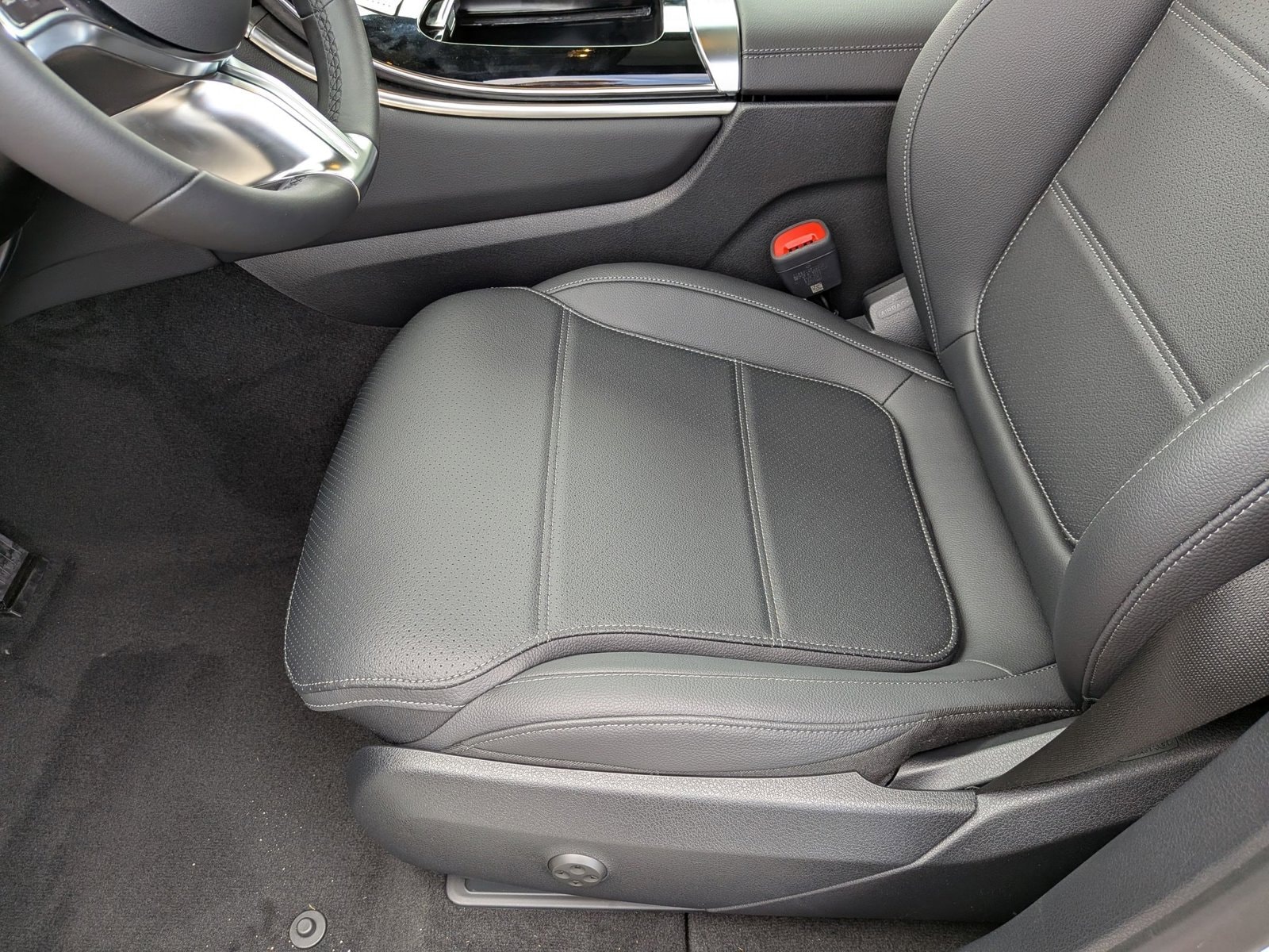 2026 Mercedes-Benz GLC GLC 300 SUV photo 4