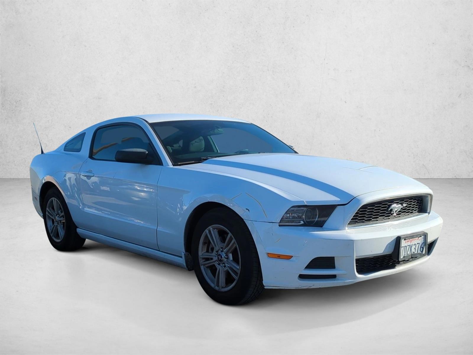 2014 Ford Mustang V6 photo 3