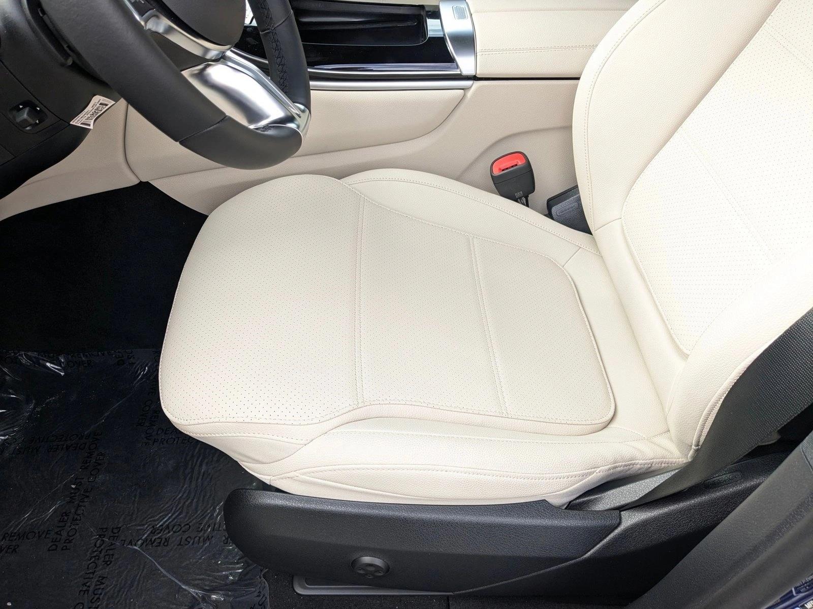 2025 Mercedes Benz GLC 300 4MATIC photo 4