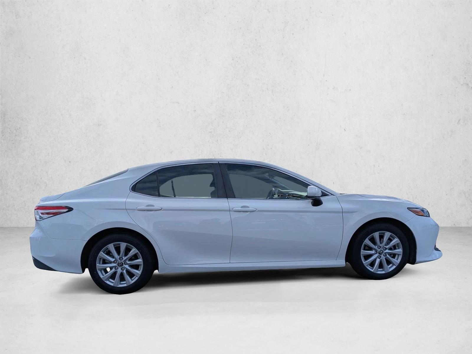 2018 Toyota Camry LE photo 4