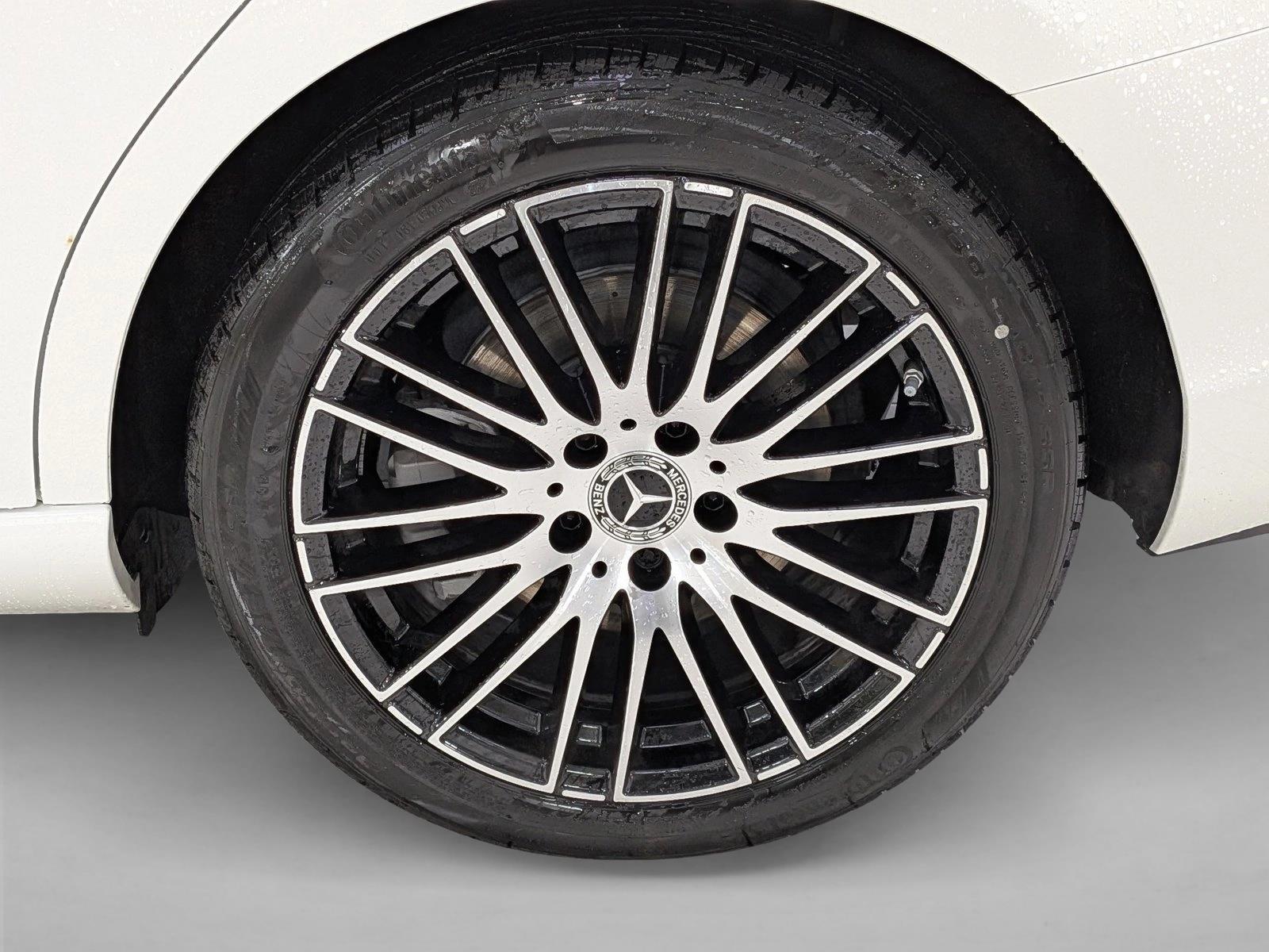 2025 Mercedes-Benz C-Class Sedan C 300 - Photo 24