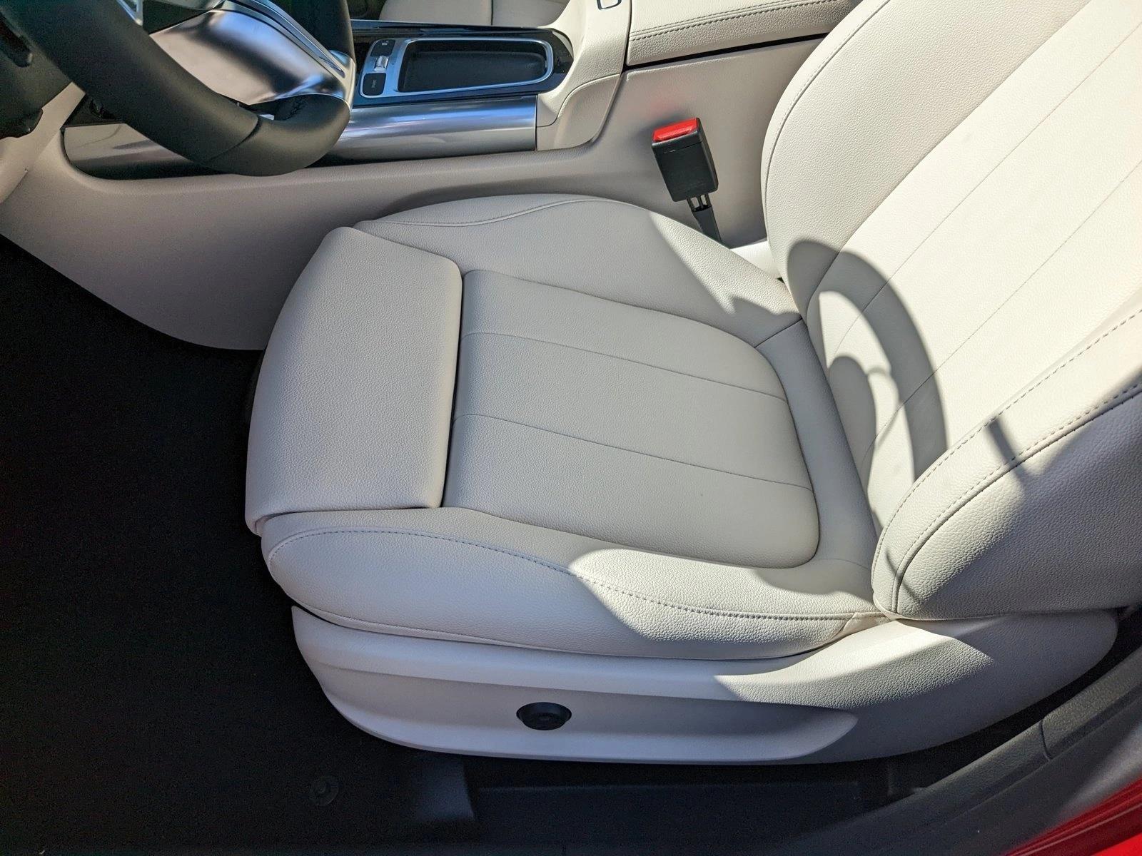 2025 Mercedes Benz GLA 250 photo 4