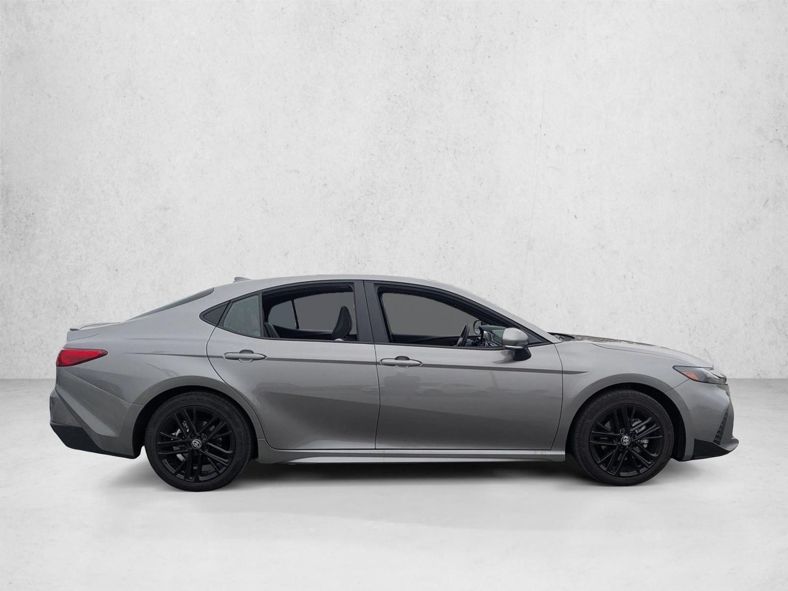 2025 Toyota Camry SE photo 4