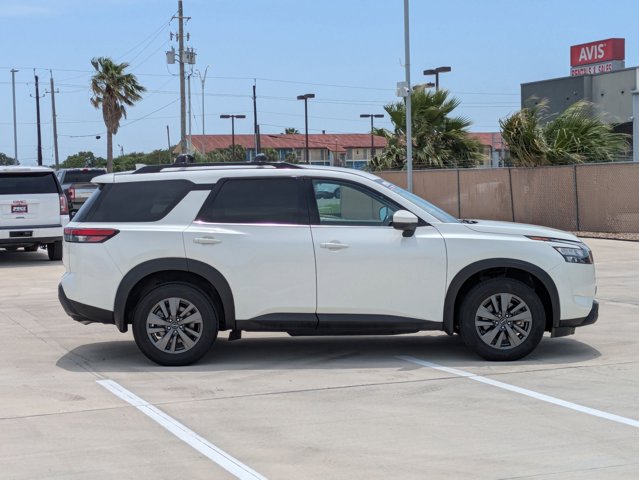 2023 Nissan Pathfinder SV photo 2