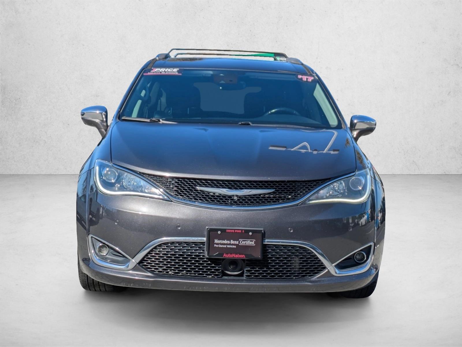 2017 Chrysler Pacifica Limited photo 2