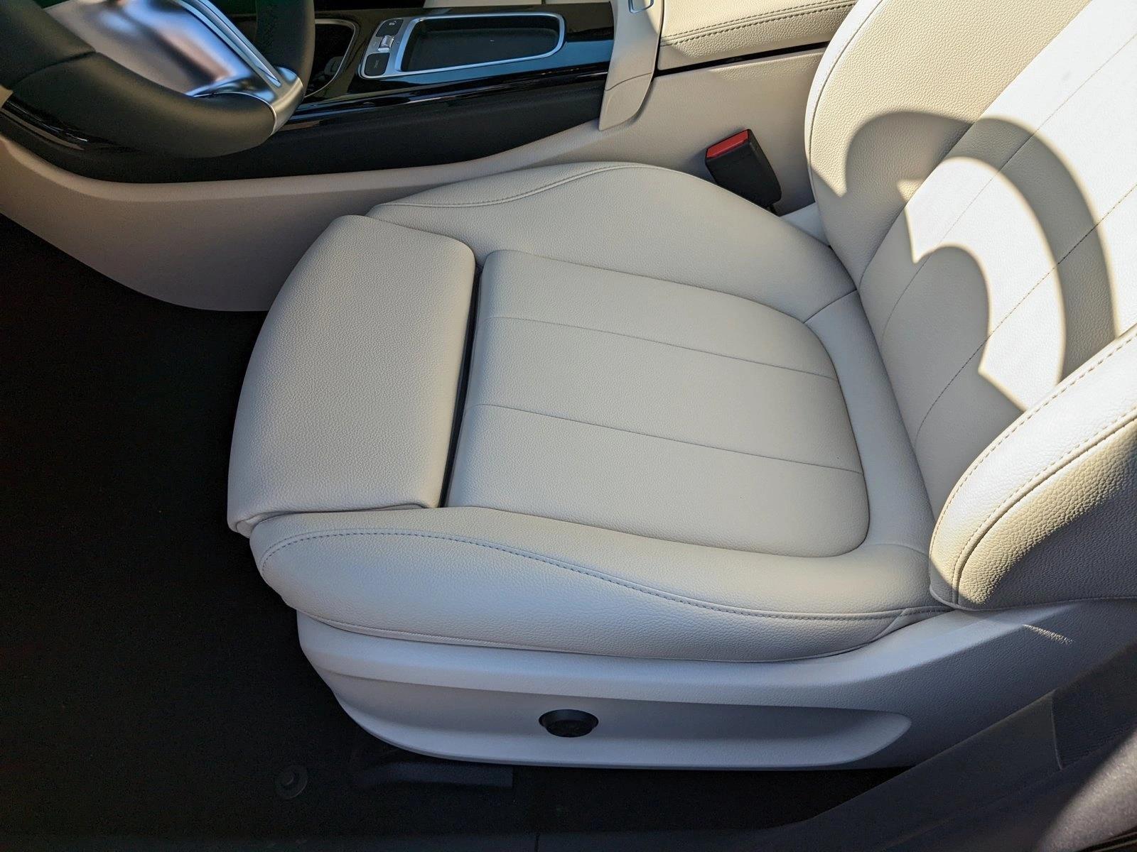 2025 Mercedes Benz CLA 250 photo 4