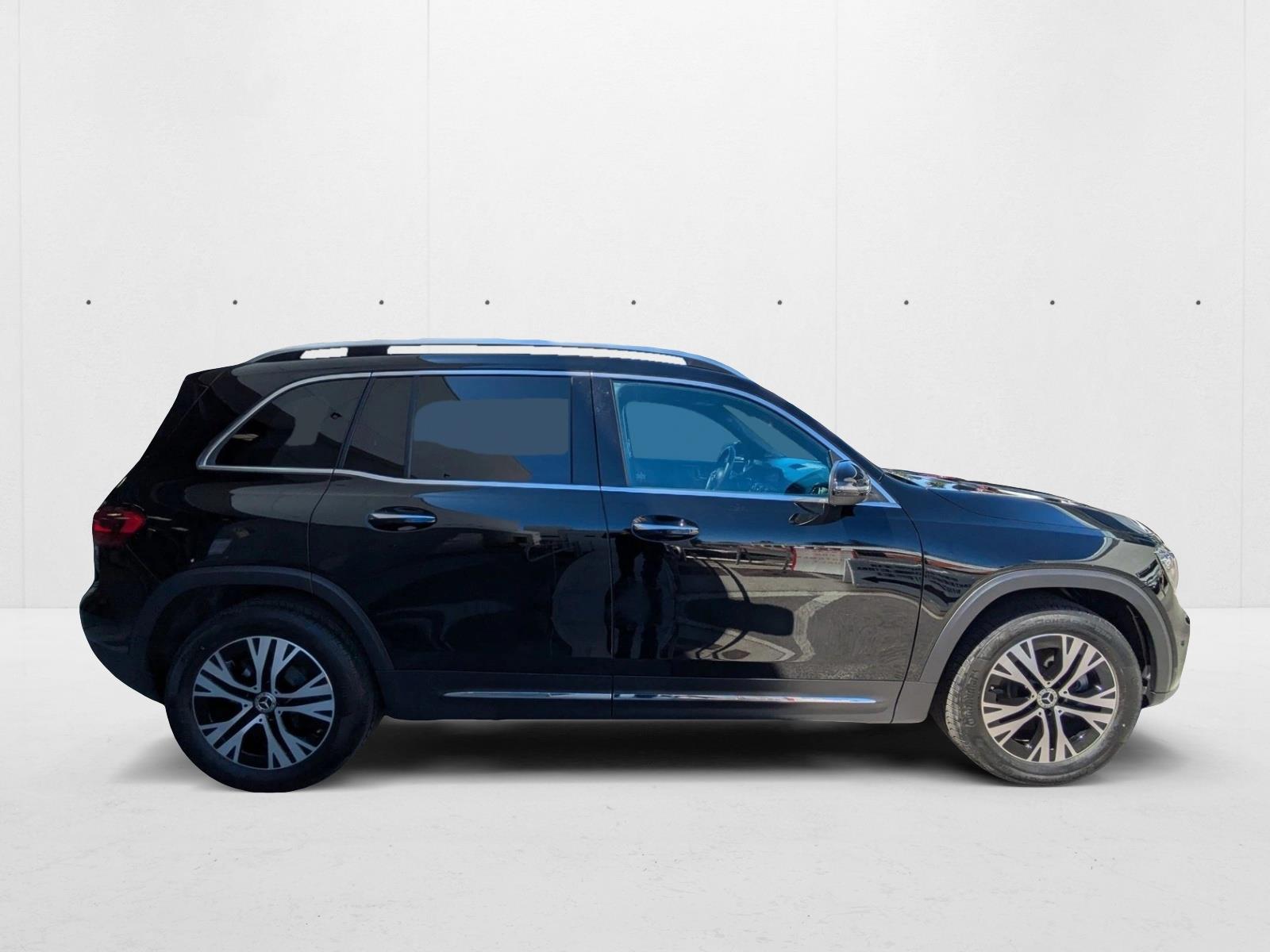 2025 Mercedes Benz GLB 250 photo 4