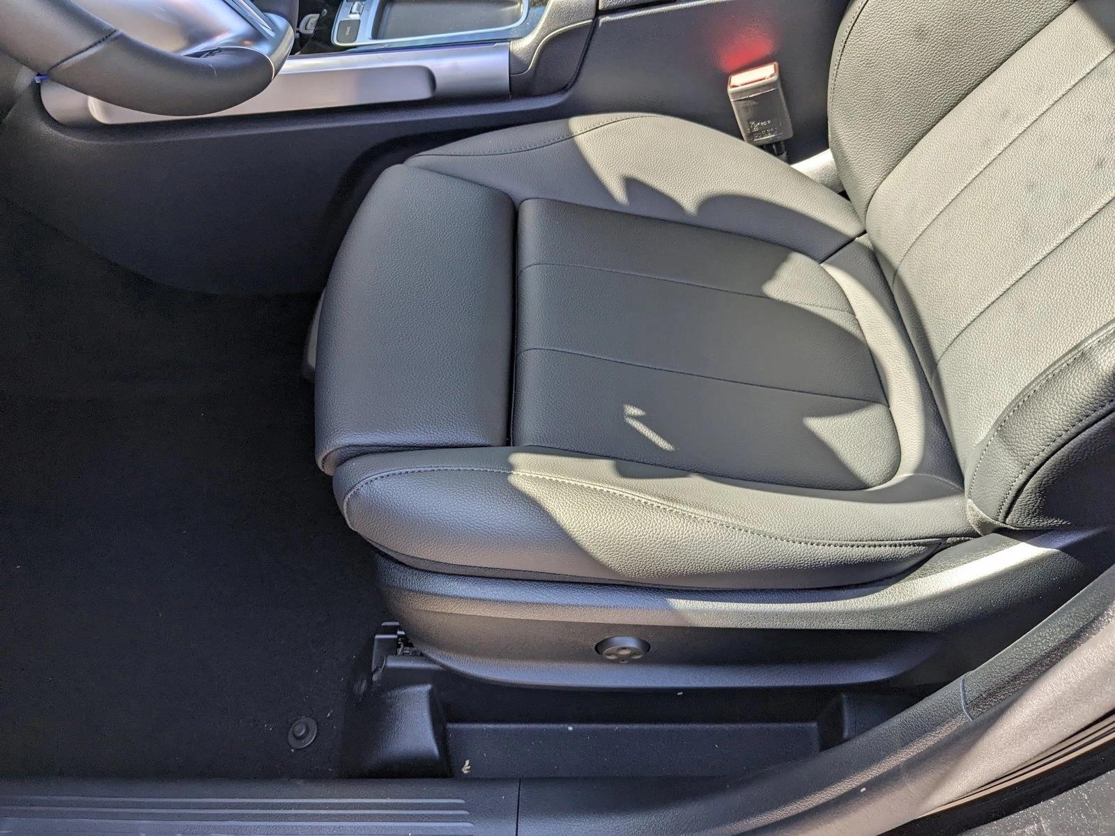 2025 Mercedes Benz GLB 250 photo 4