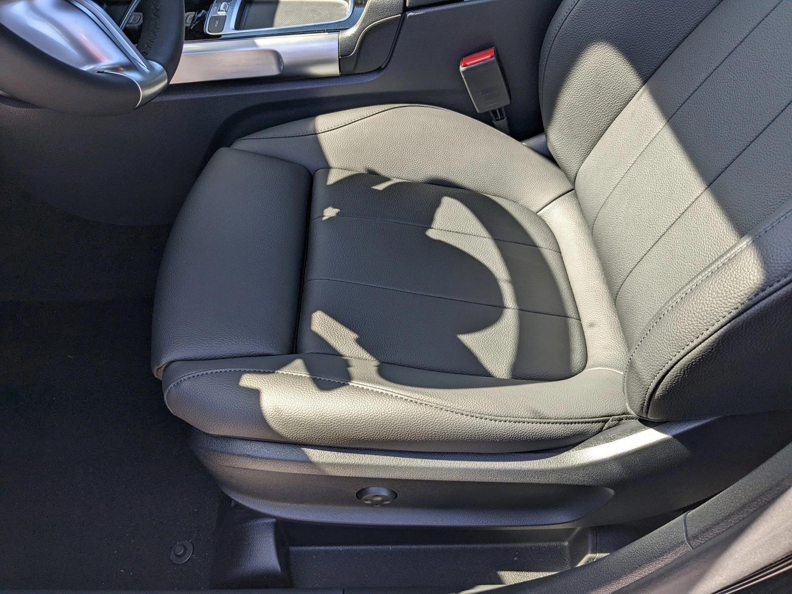 2025 Mercedes Benz GLB 250 photo 4