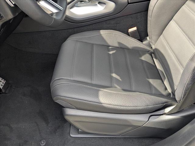 2025 Mercedes Benz GLS 580 4MATIC photo 4