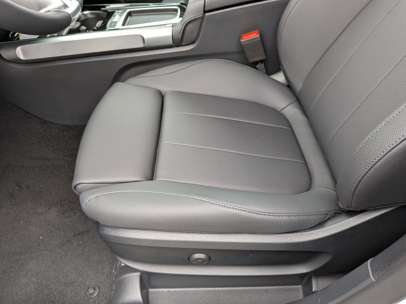 2026 Mercedes-Benz GLB 4MATIC photo 4