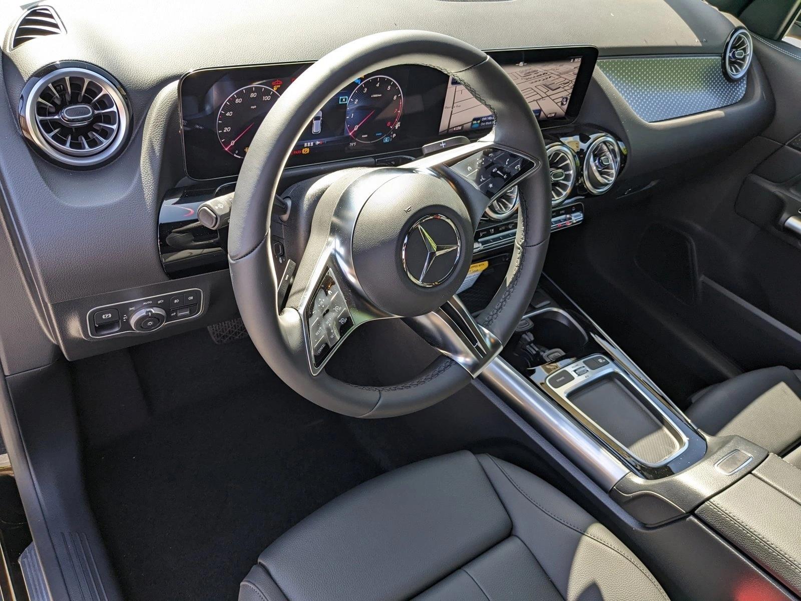 2025 Mercedes Benz GLA 250 4MATIC photo 3