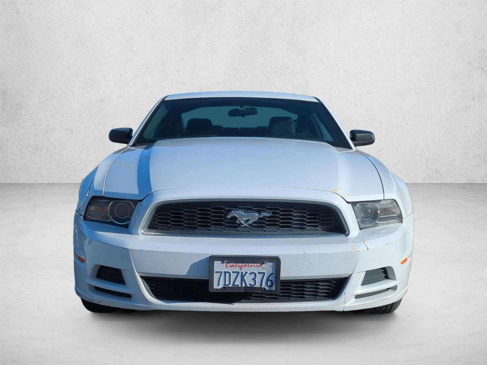 2014 Ford Mustang V6 photo 2
