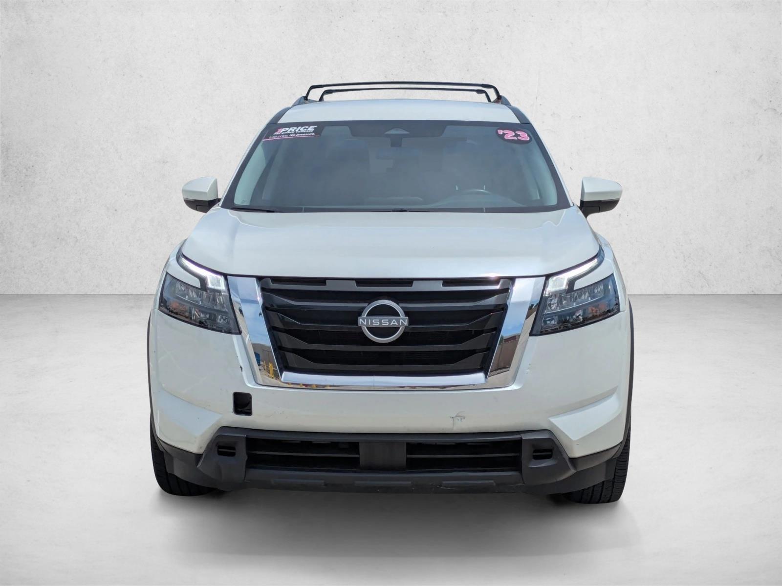 2023 Nissan Pathfinder SV photo 2