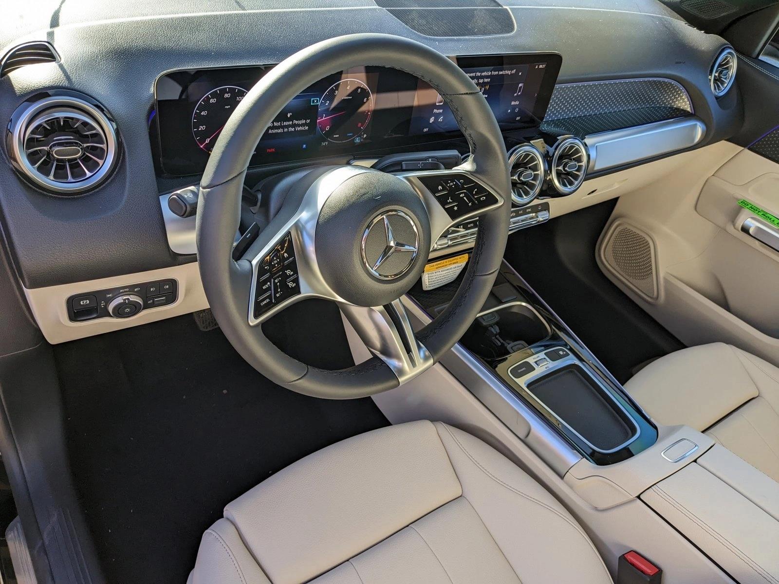 2025 Mercedes Benz GLB 250 photo 3