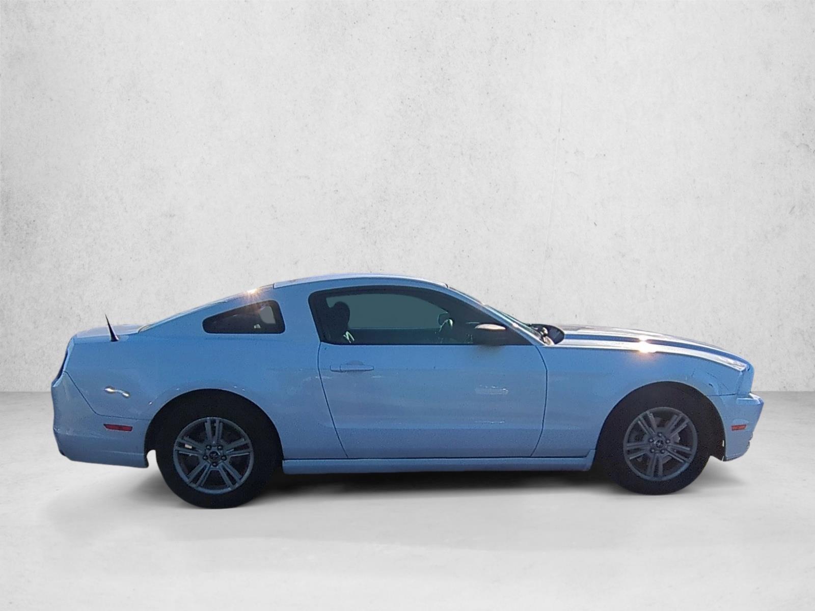 2014 Ford Mustang V6 photo 4