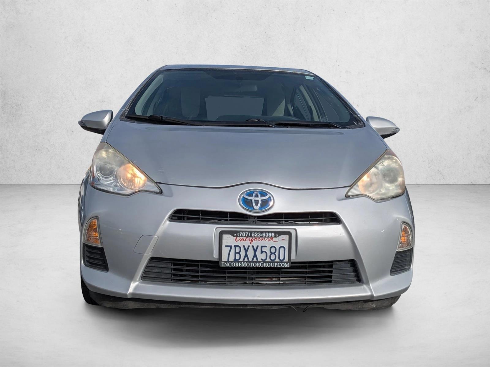 2013 Toyota Prius C One photo 2