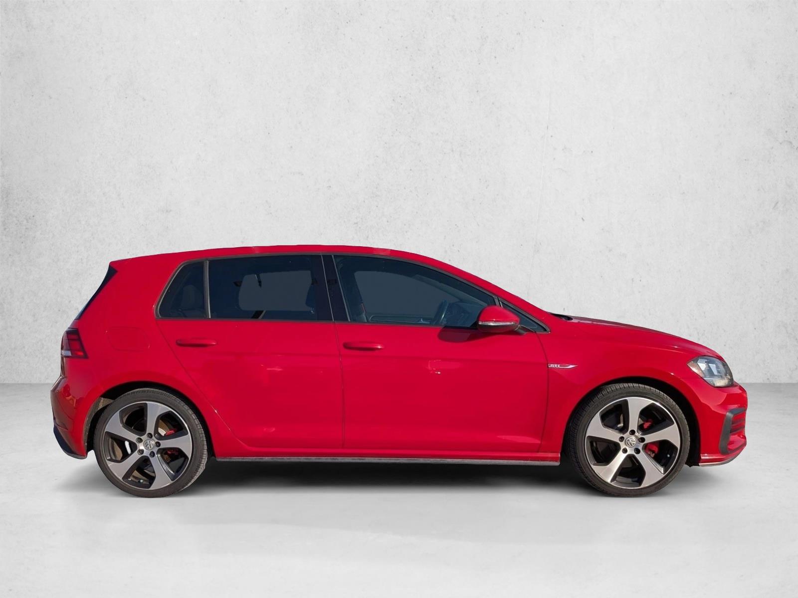 2018 Volkswagen Golf SE photo 3
