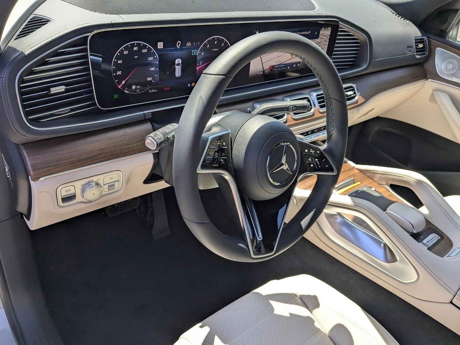 2025 Mercedes Benz GLS 450 4MATIC photo 2
