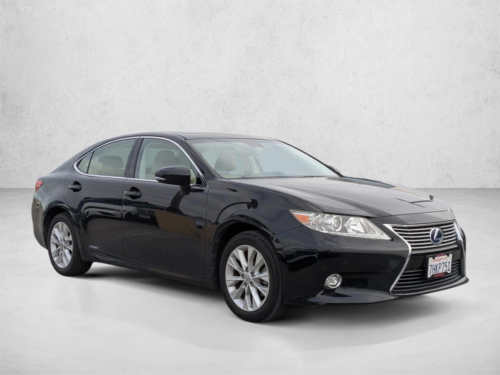 2014 Lexus ES 300h photo 3