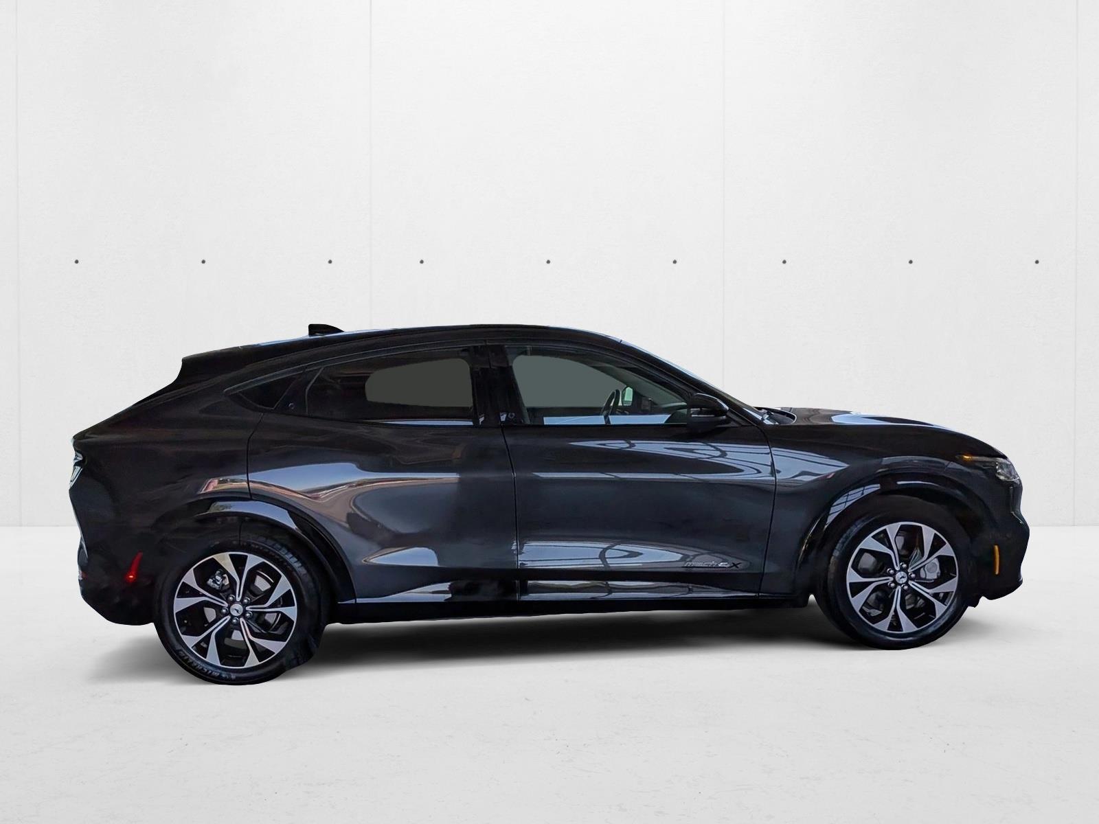 2022 Ford Mustang Mach-E Premium photo 4