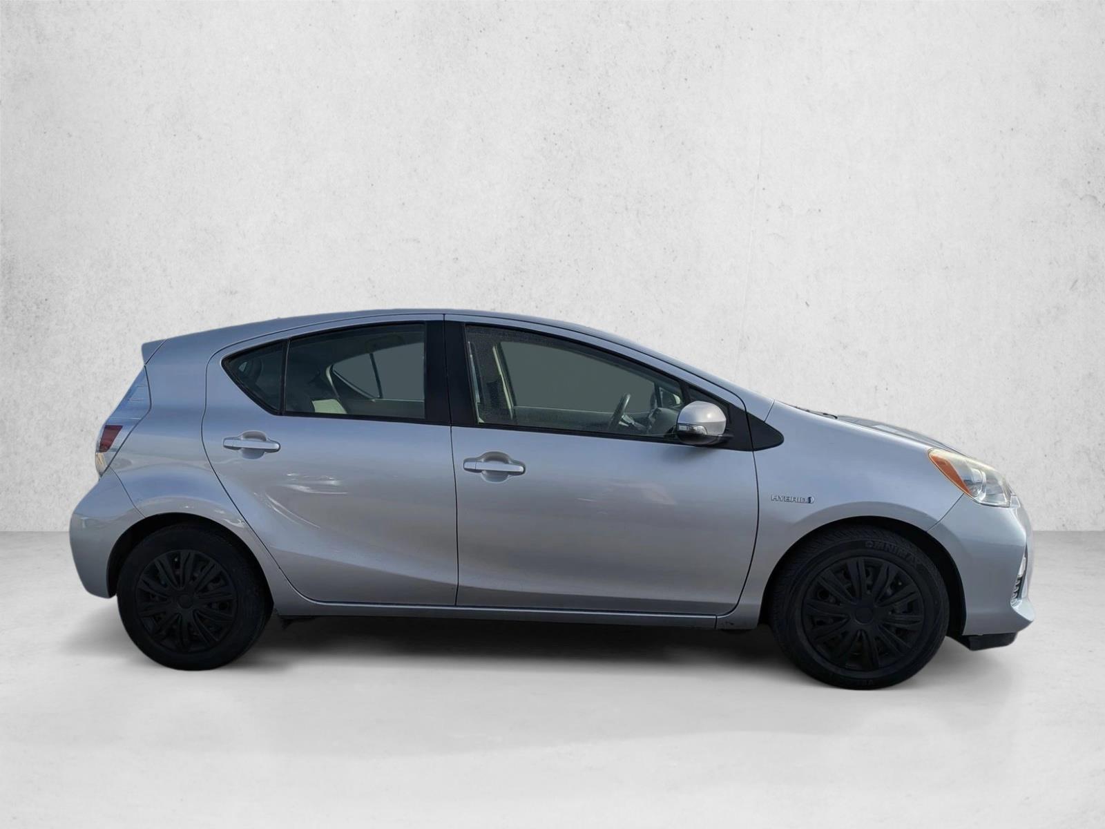 2013 Toyota Prius C One photo 3