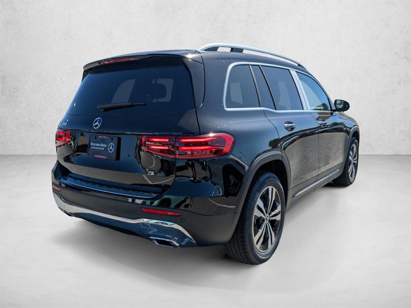 2025 Mercedes Benz GLB 250 photo 2