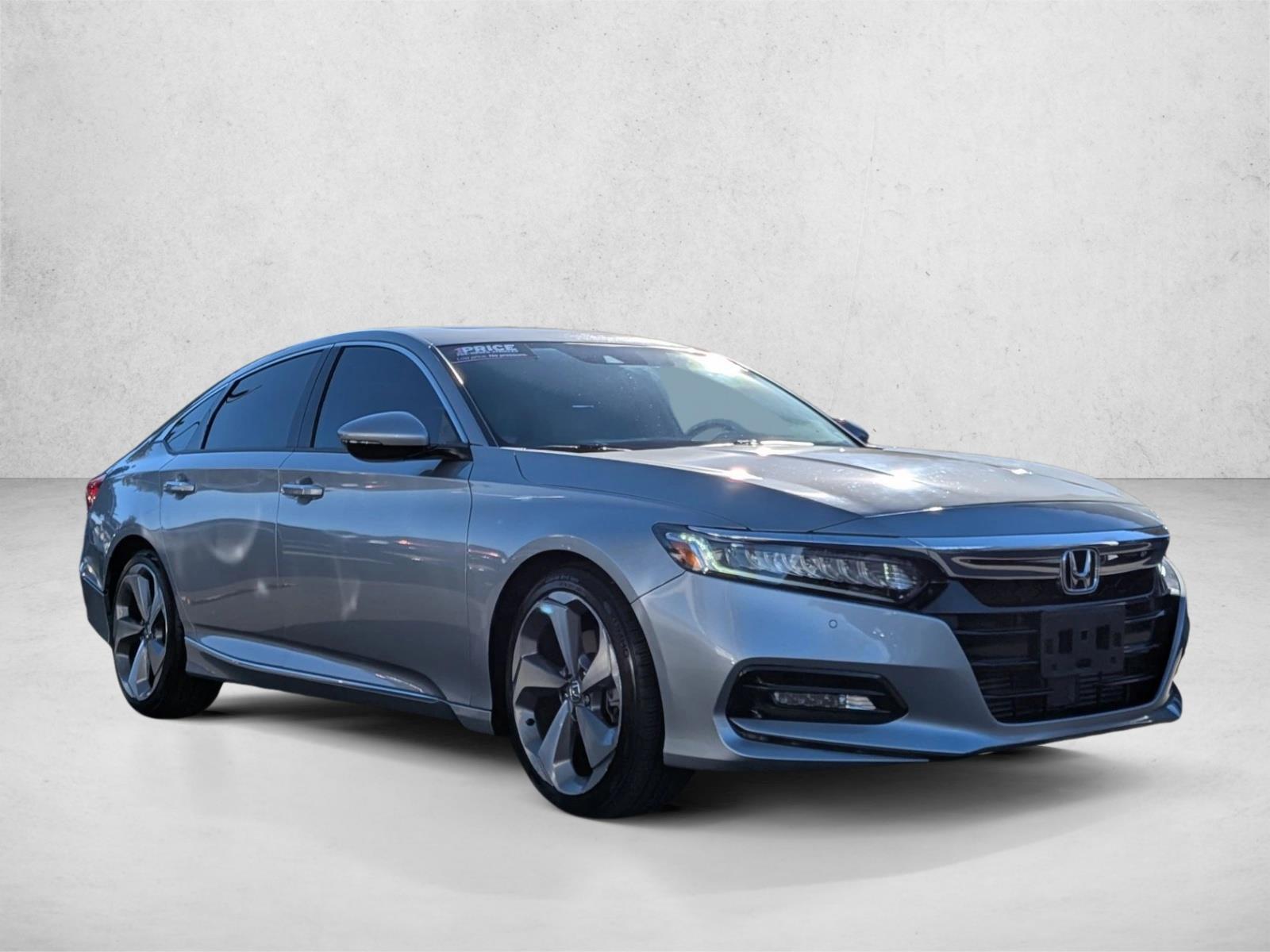 2018 Honda Accord Touring photo 3