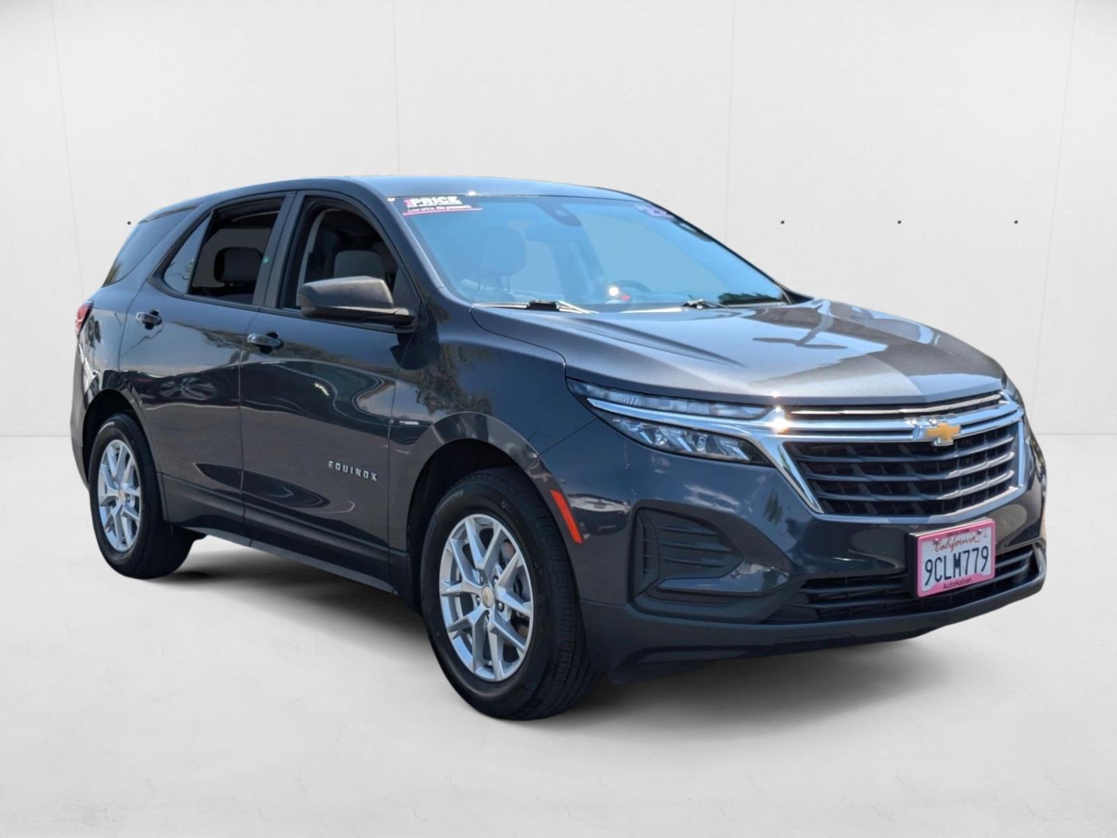 2022 Chevrolet Equinox LS photo 3