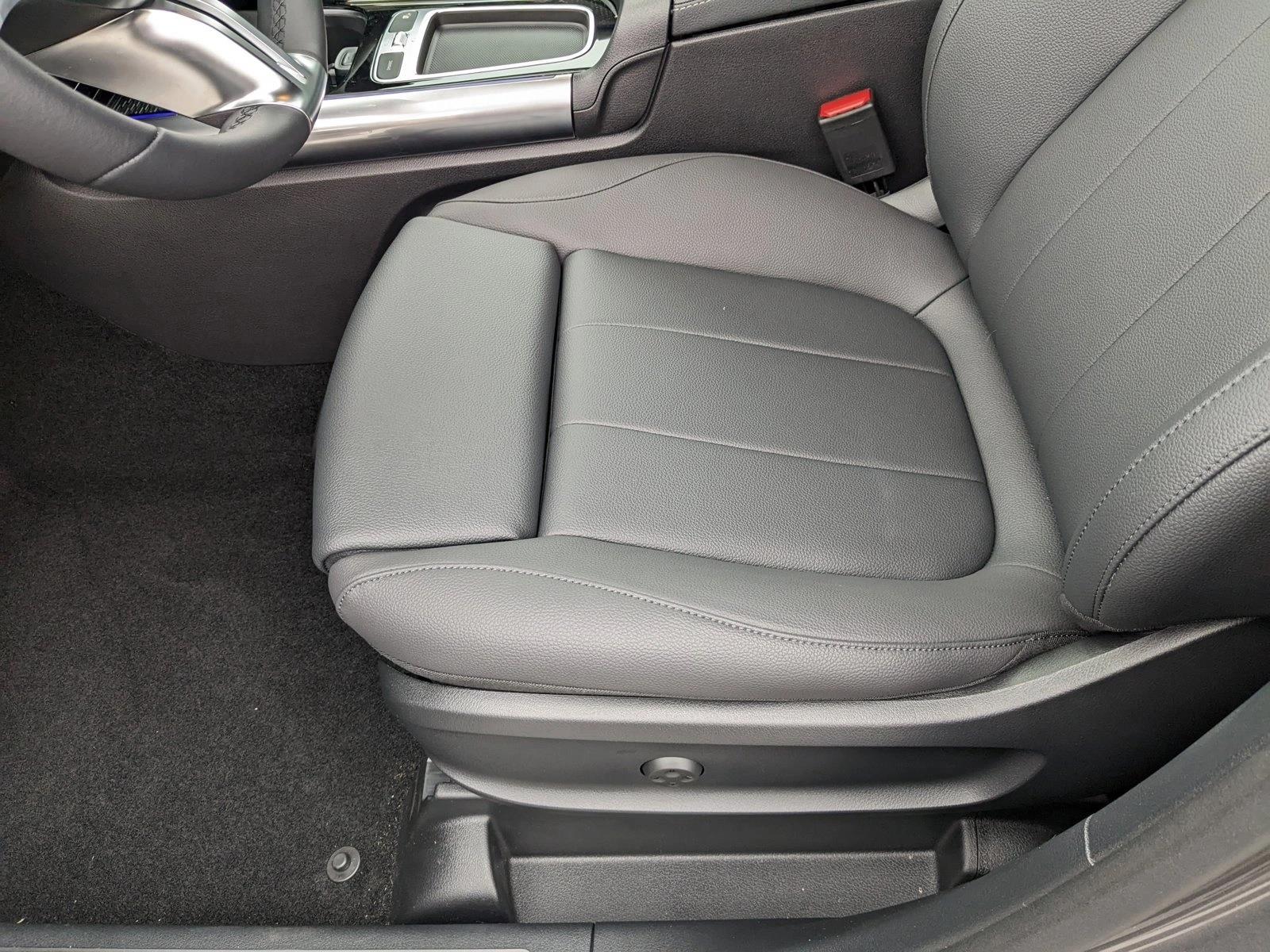 2025 Mercedes Benz GLA 250 photo 4