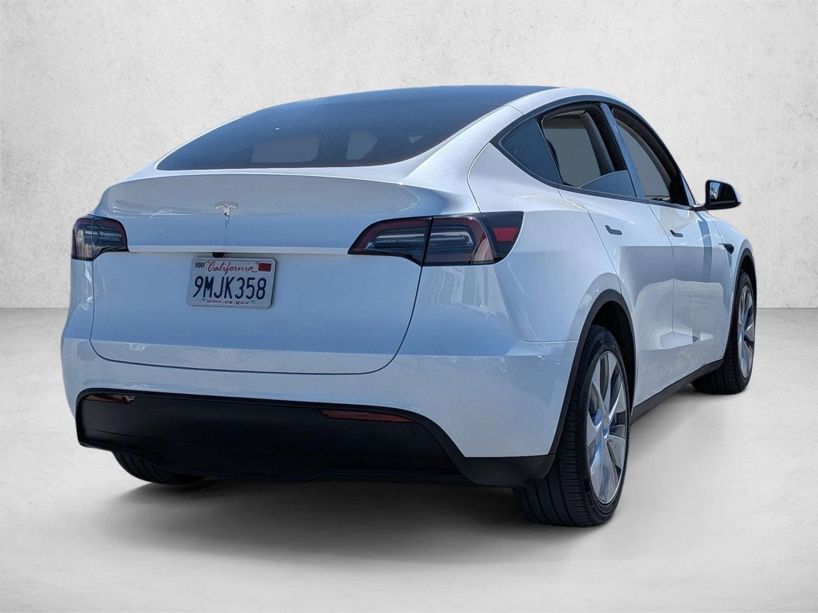 2024 Tesla Model Y Long Range photo 5
