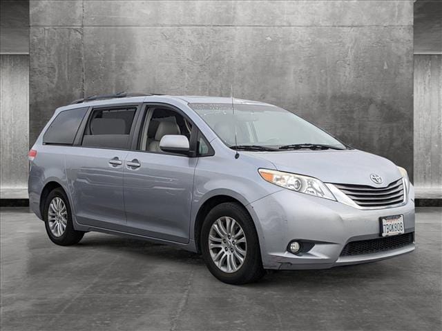 Used 2013 Toyota Sienna XLE with VIN 5TDYK3DC1DS322538 for sale in Summit, NJ