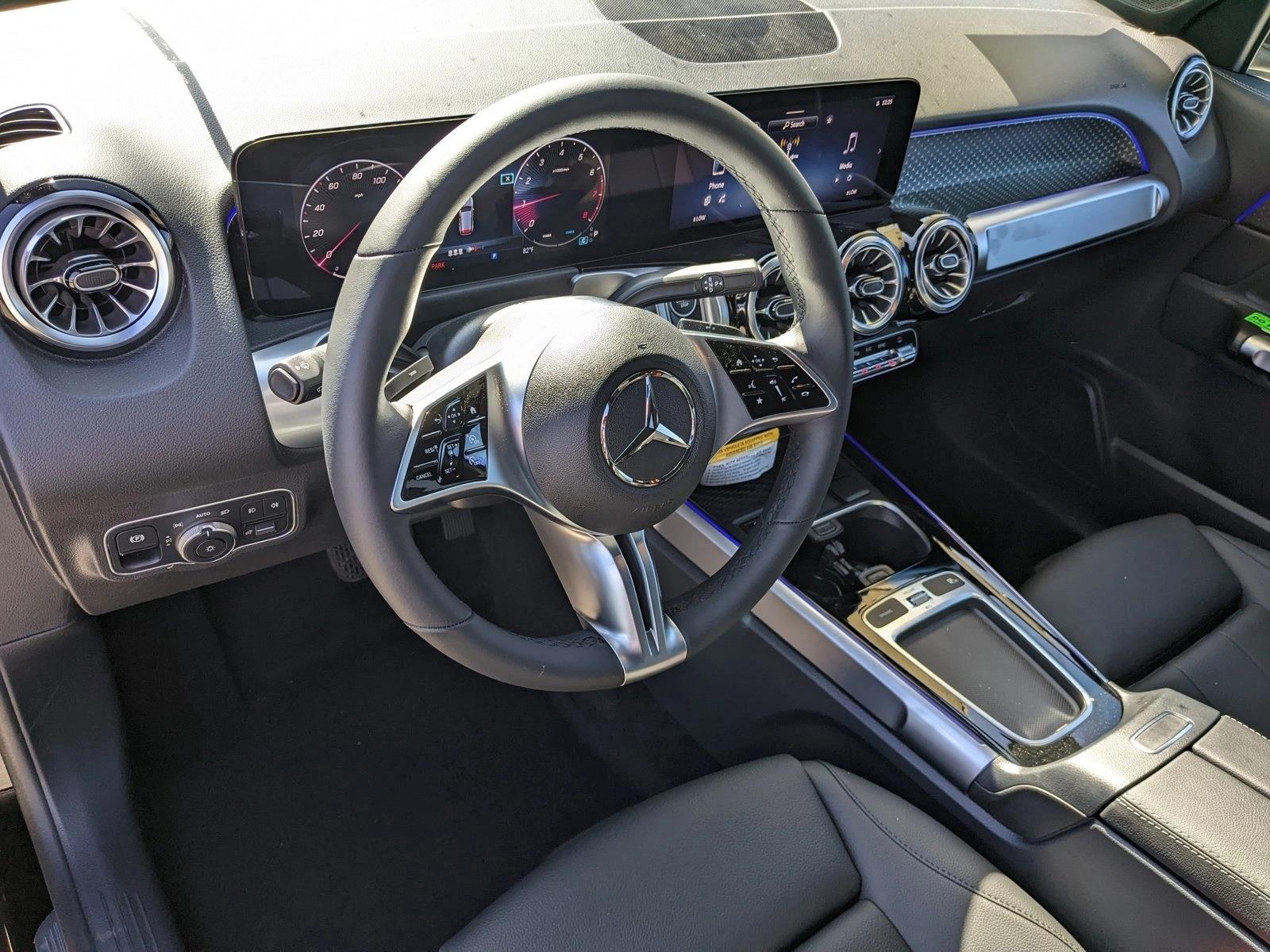 2025 Mercedes Benz GLB 250 photo 3