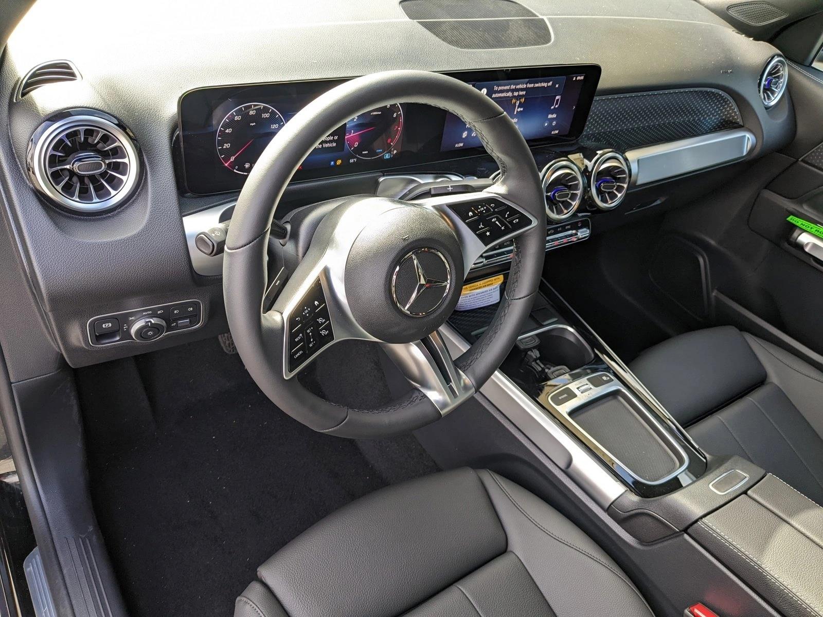 2025 Mercedes Benz GLB 250 photo 3