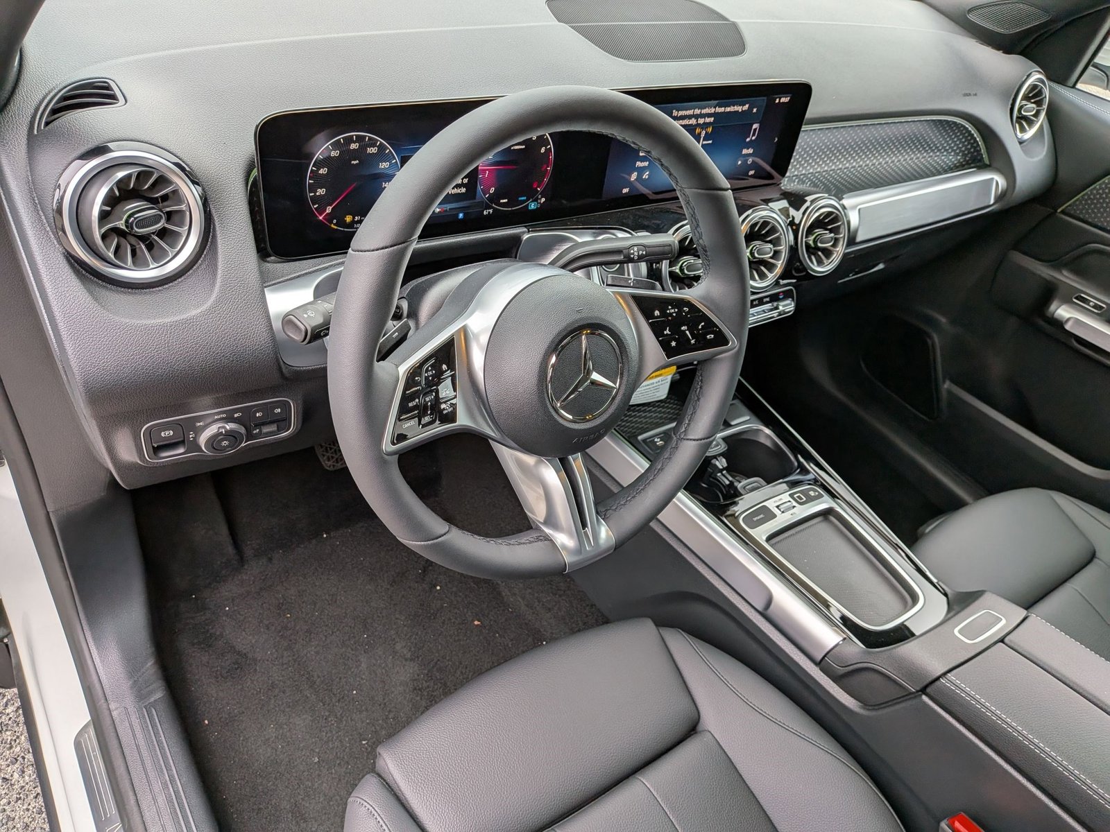 2026 Mercedes-Benz GLB 4MATIC photo 3