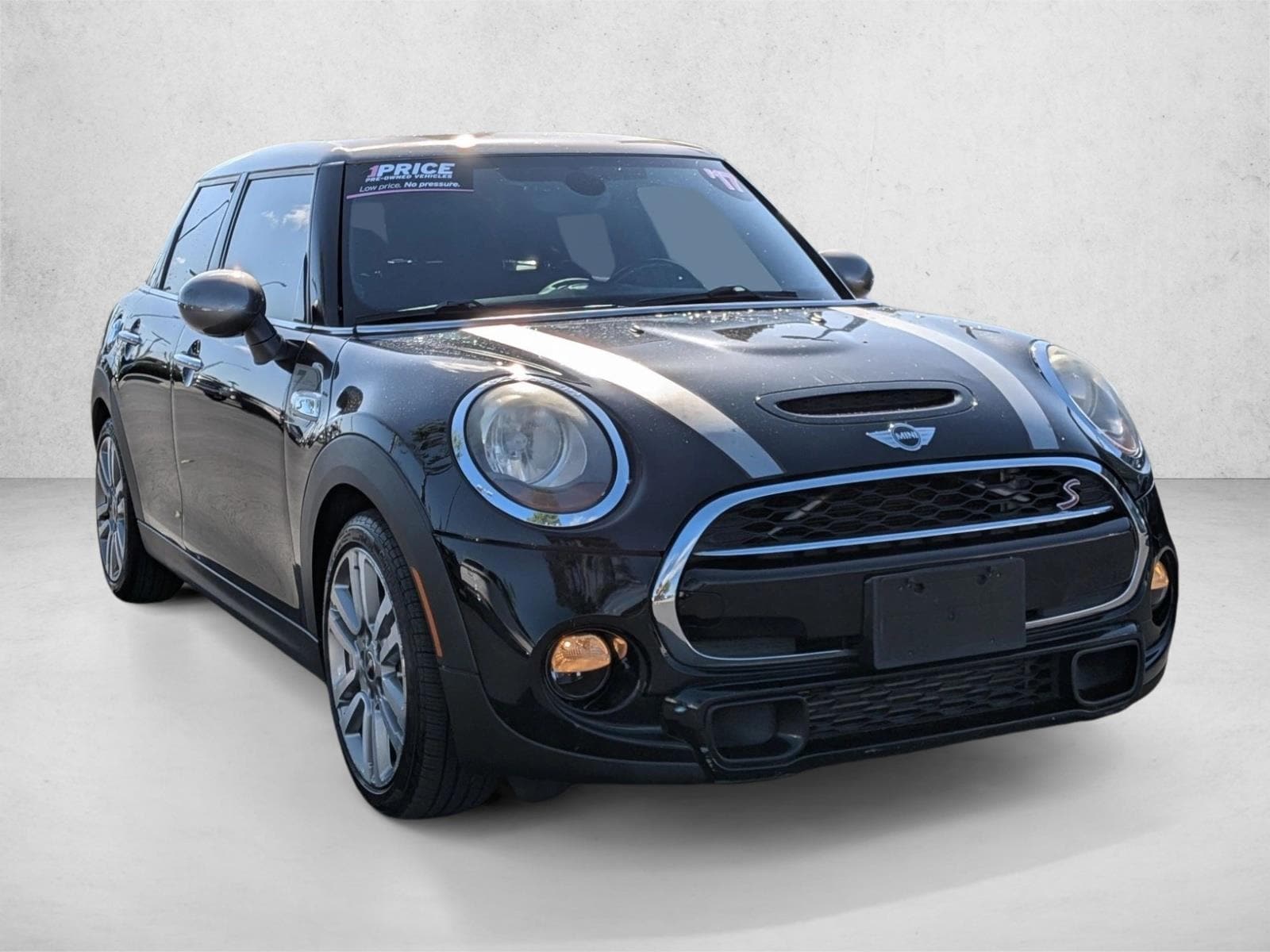 2017 MINI Hardtop 4 Door Cooper S photo 3