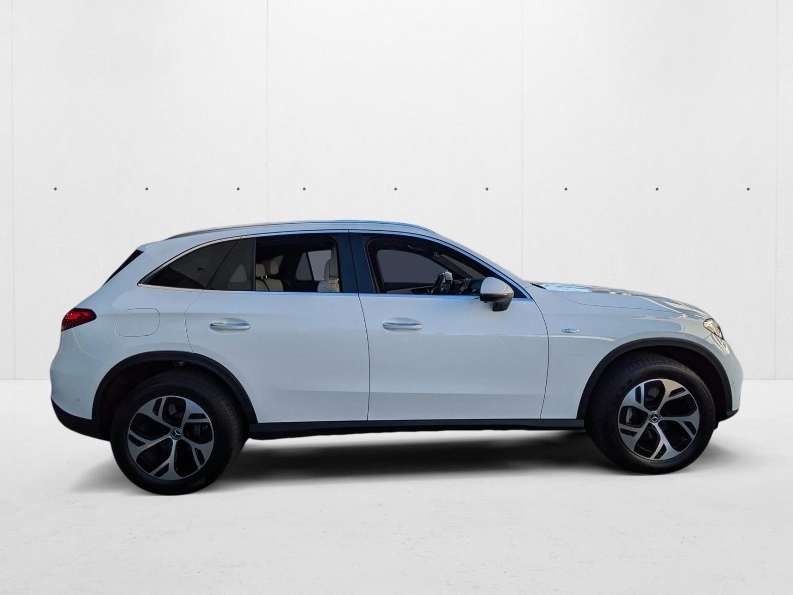2025 Mercedes Benz GLC 350e 4MATIC photo 3