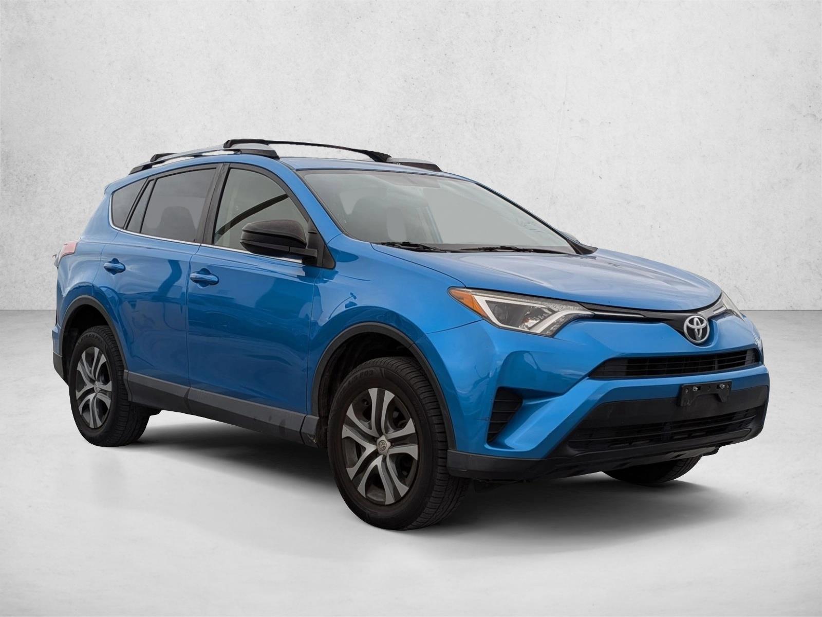 2016 Toyota RAV4 LE photo 3