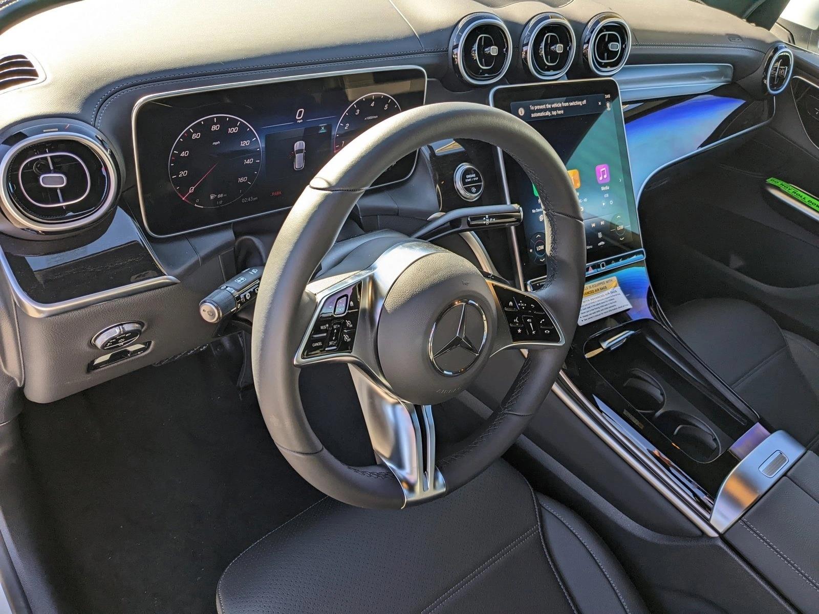 2025 Mercedes Benz GLC 300 photo 2