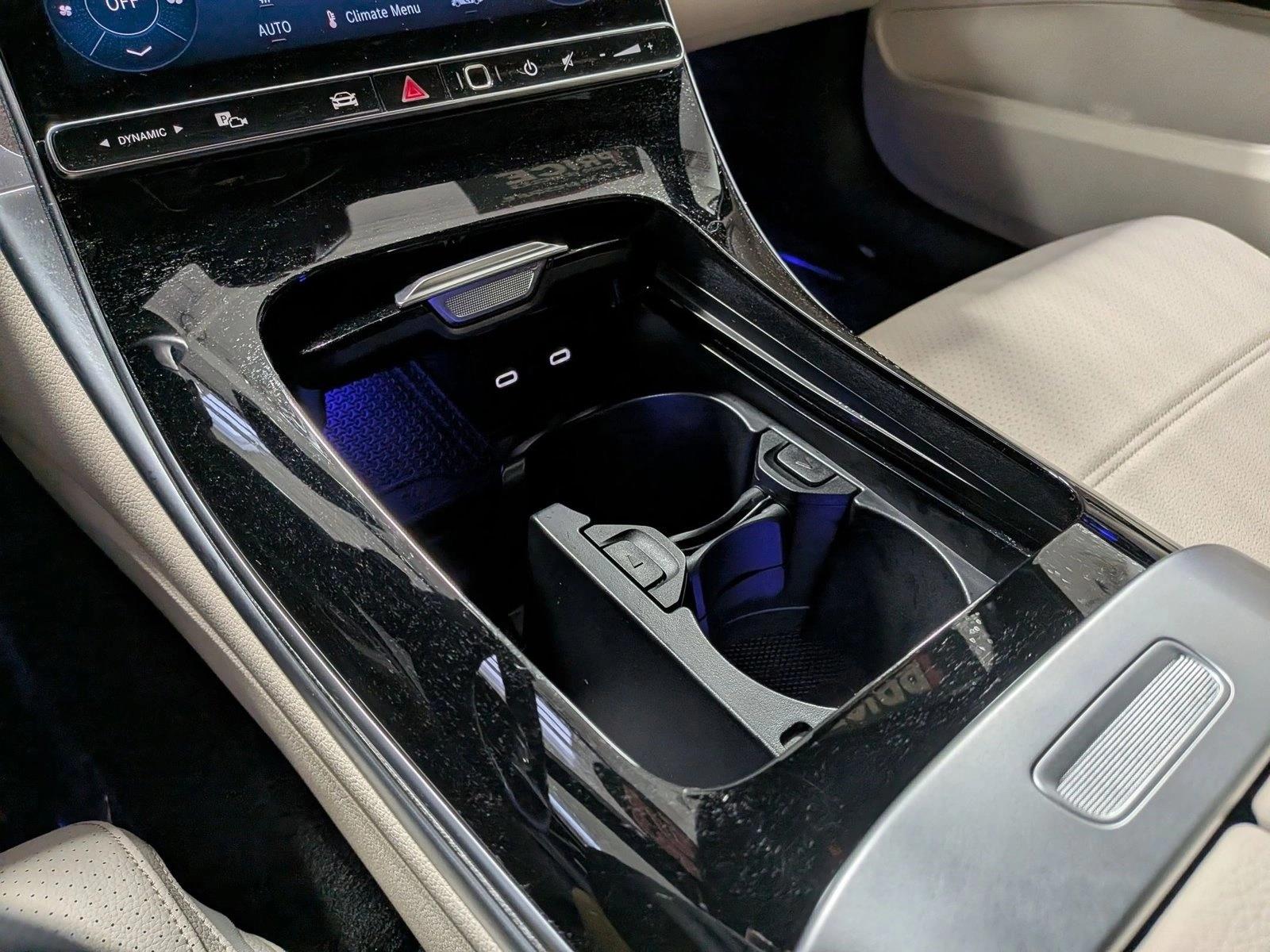 2025 Mercedes-Benz C-Class Sedan C 300 - Photo 12